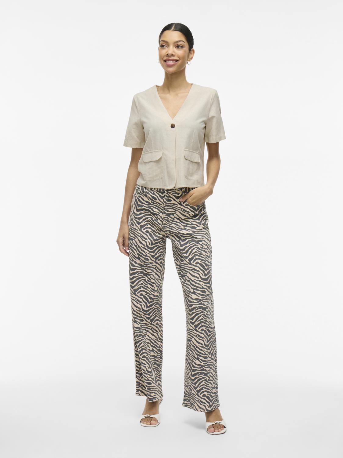 model_shot-front_full